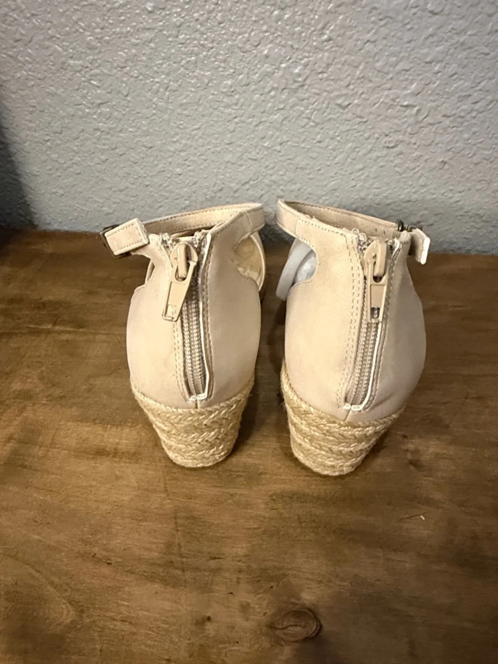 Easy Street Ankle-Strap Espadrille Wedge  size 10 Narrow - Picture 4 of 7
